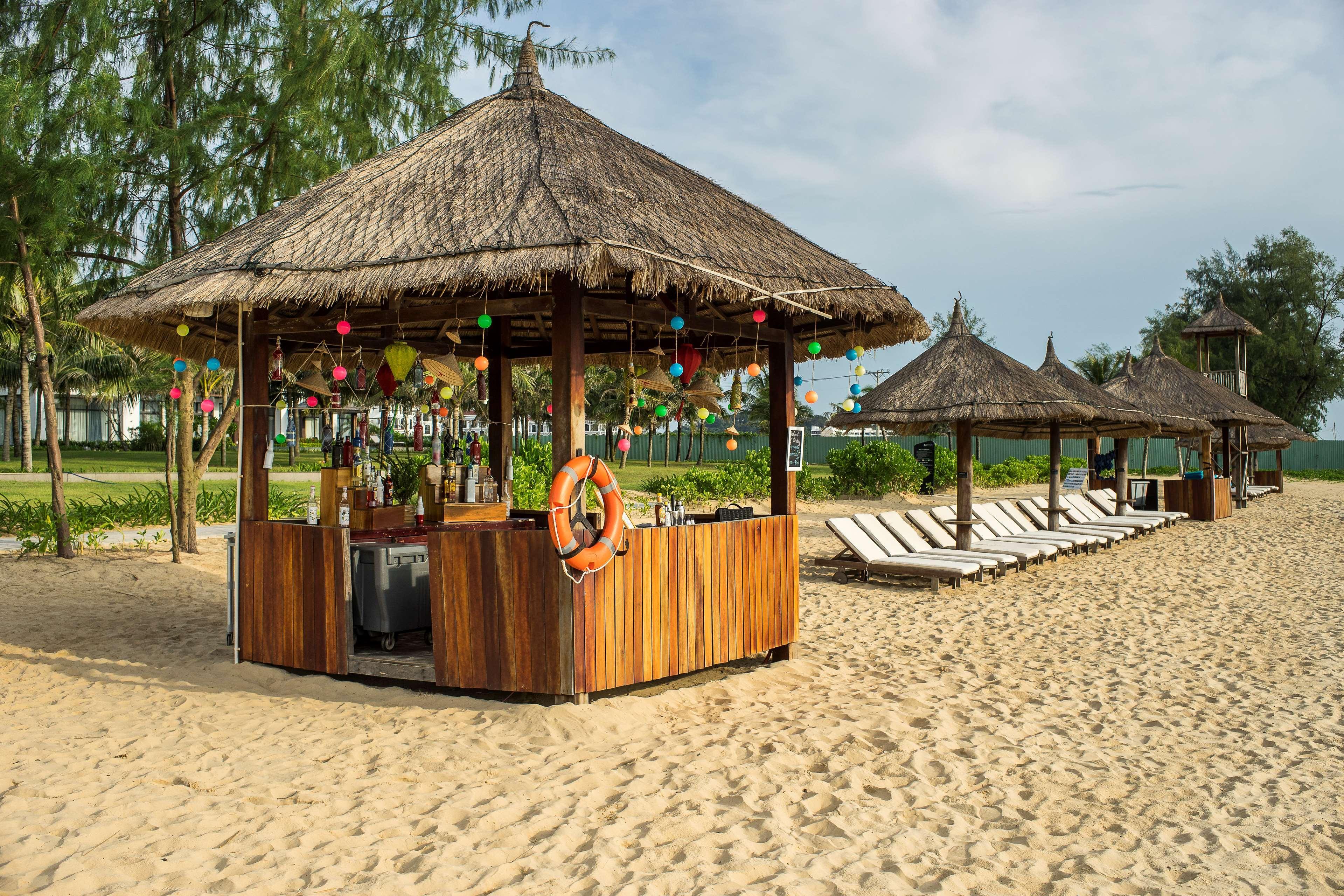 Radisson Blu Resort Duong Dong Exterior foto A beach bar in Vietnam