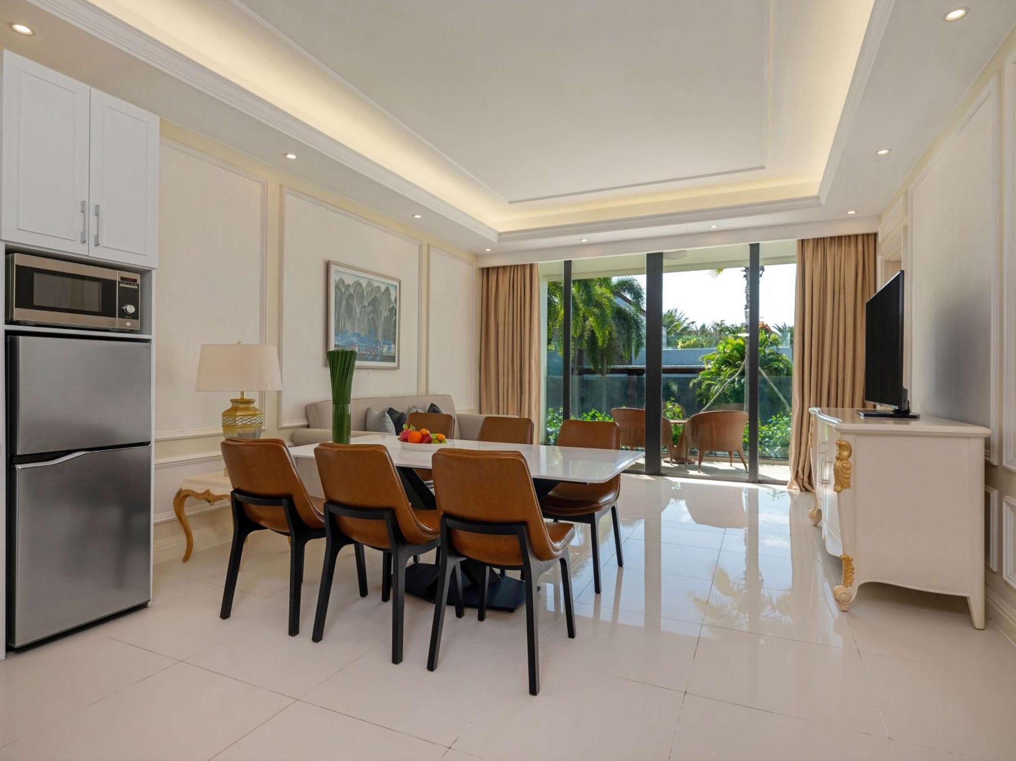 Radisson Blu Resort Duong Dong Exterior foto A typical living room in a condominium