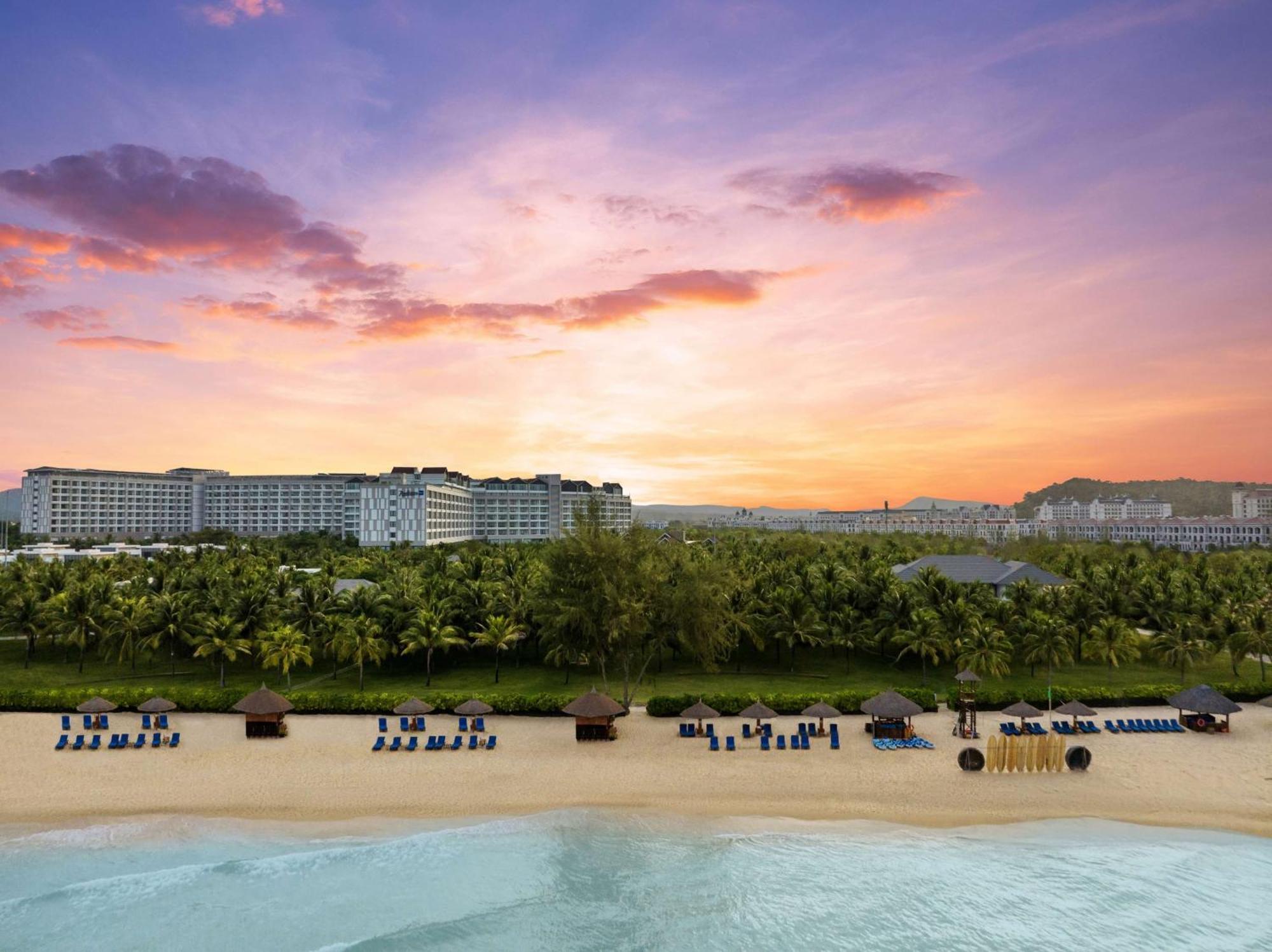 Radisson Blu Resort Duong Dong Exterior foto Hard Rock Hotel at Sentosa