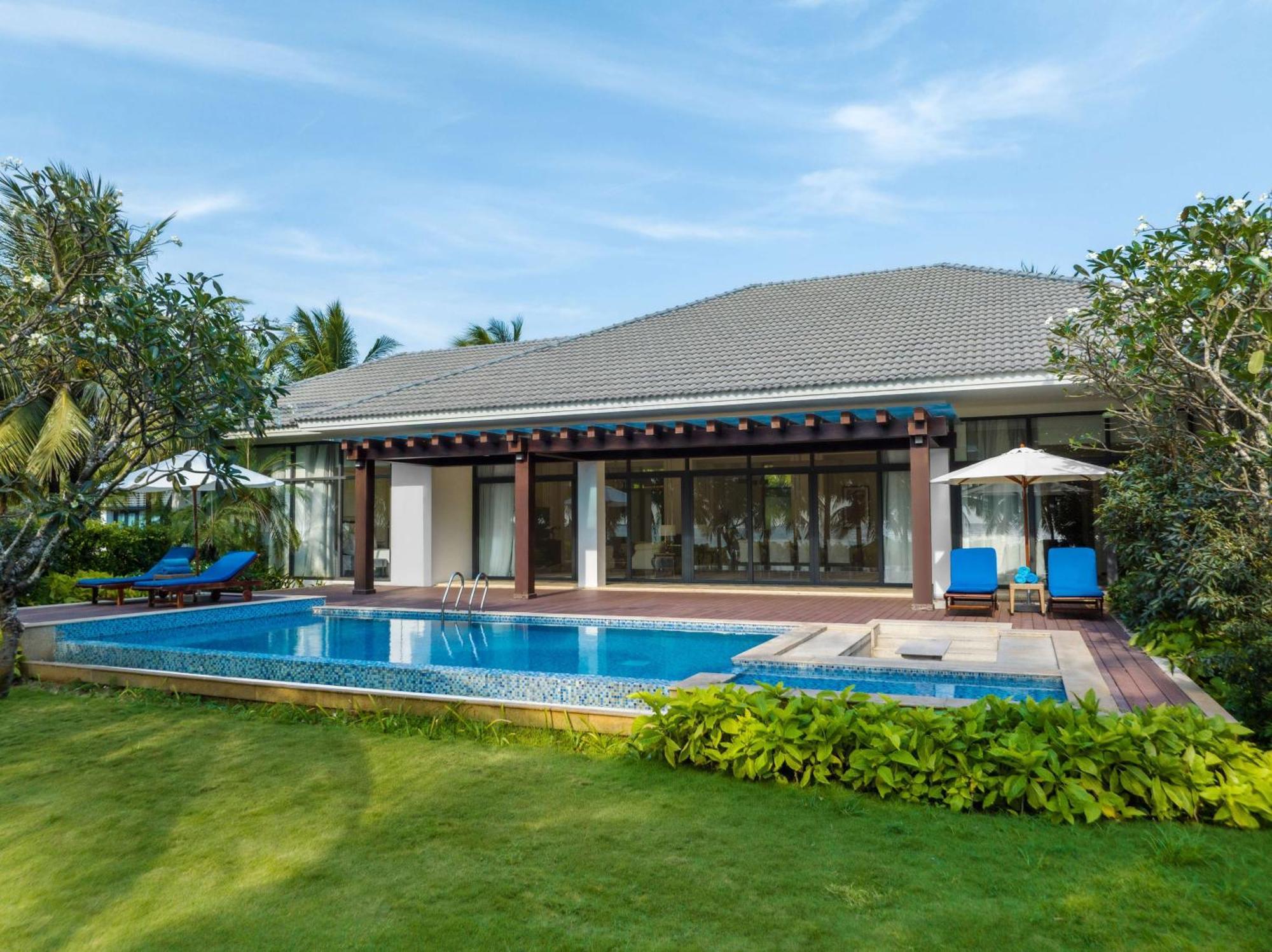 Radisson Blu Resort Duong Dong Exterior foto A pool villa at Centara Villas Phuket Shambhala Resort and Spa