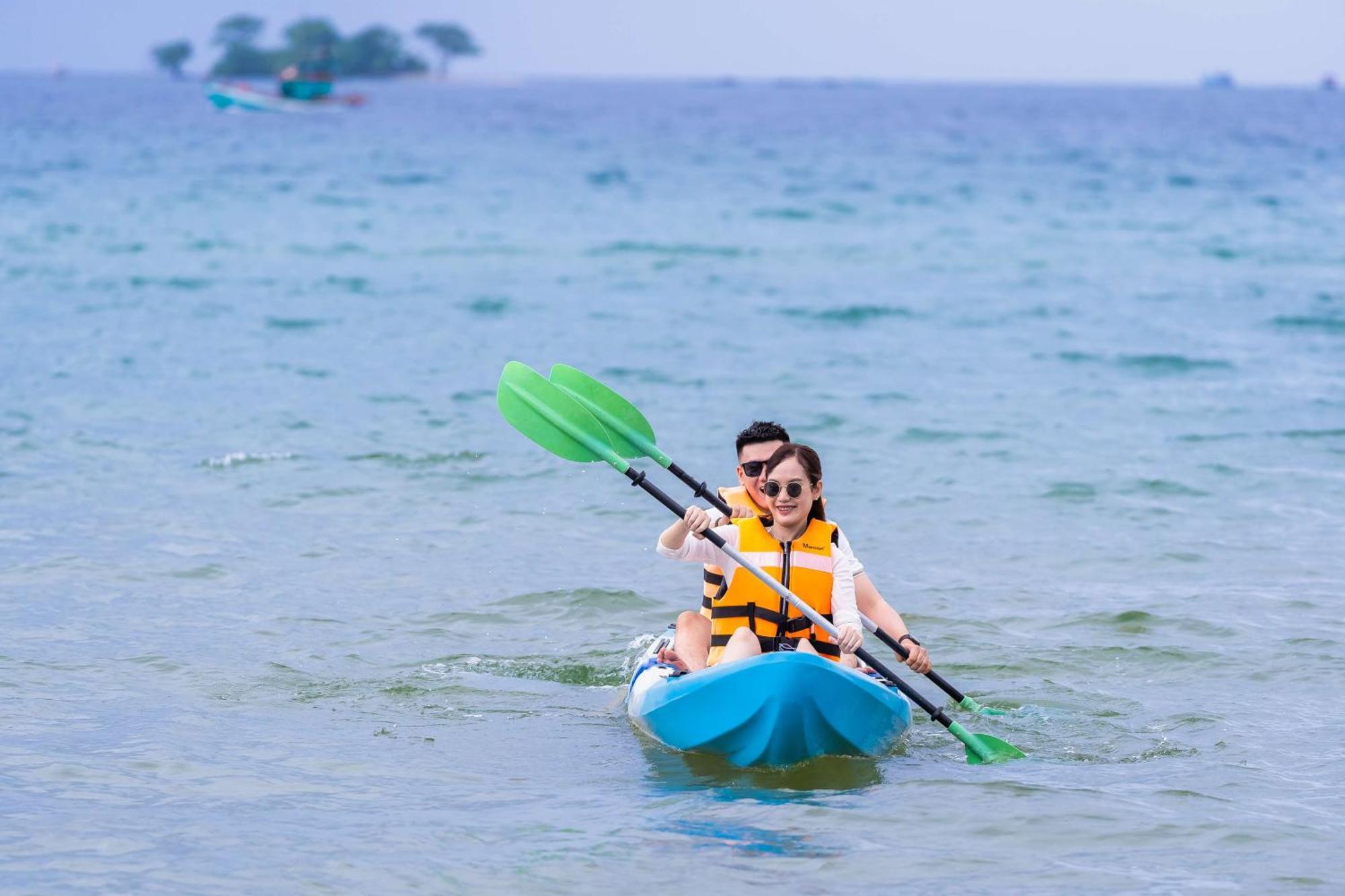 Radisson Blu Resort Duong Dong Exterior foto Kayaking in Pattaya
